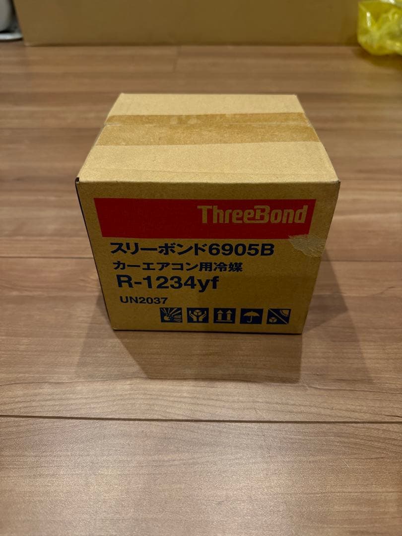 【新品】スリーボンド　エアコンガスR-1234yf 6905B 4本セット