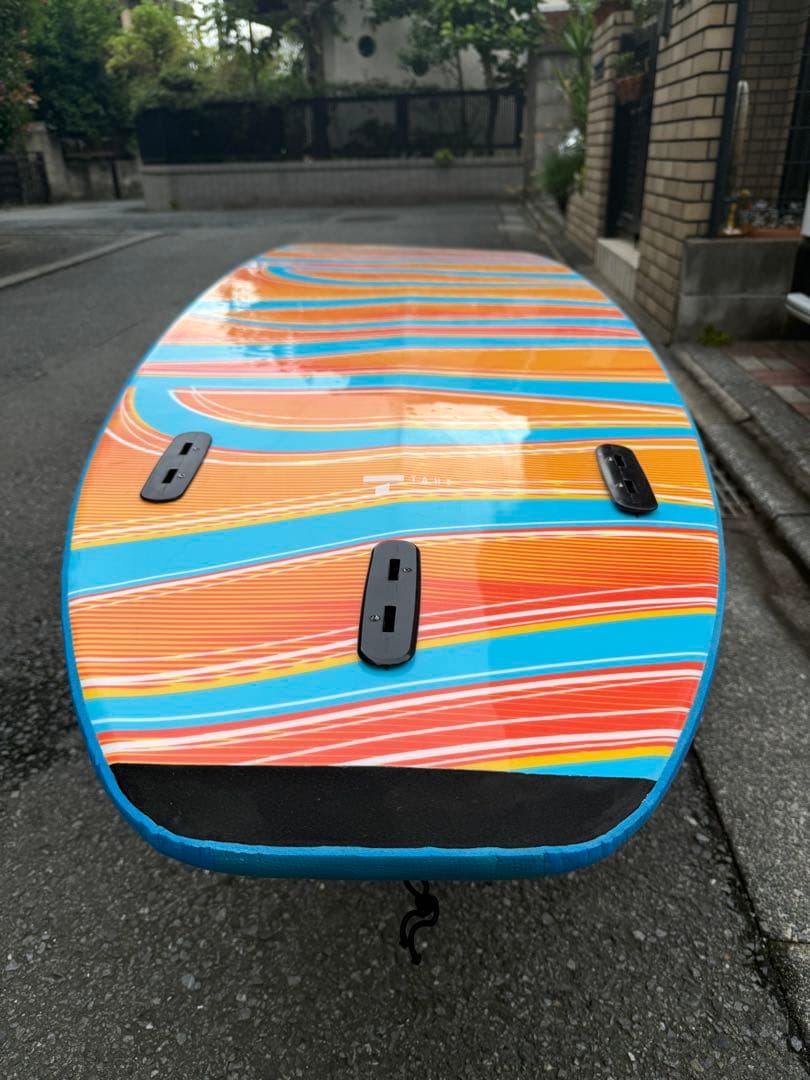 TAHE7’6″EASY SURFINGスタンド とアルメリック5フィン付き