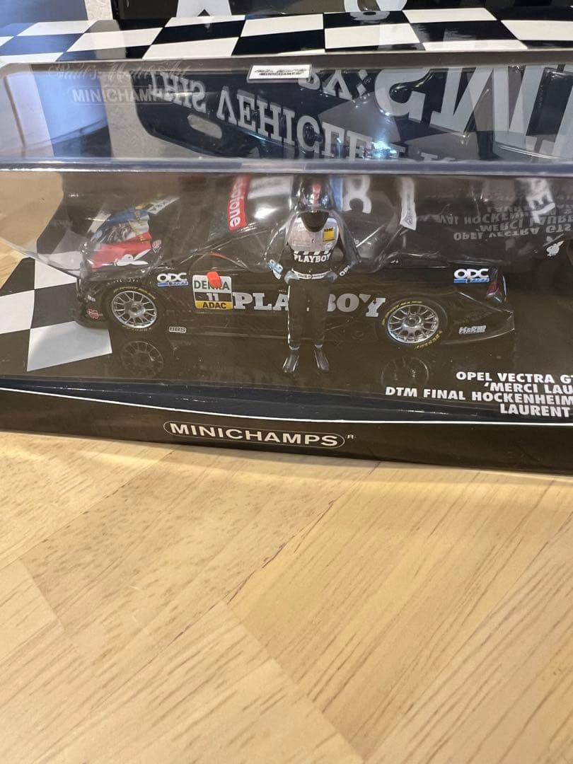 ミニチャンプス　OPEL VECTRA GTS V8 1／43ミニカー