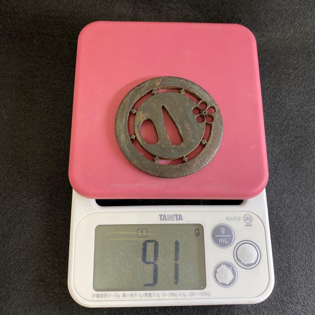 時代　透桜紋刀鍔　木箱付　91g 東Y7-0220☆2Fトヒチ