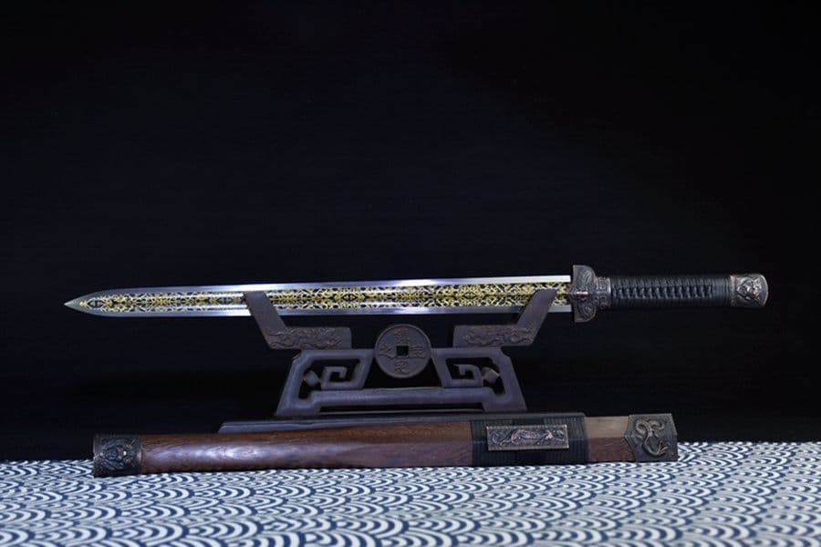 鳥や獣の赤壁漢剣 古兵器   武具　刀装具　日本刀　模造刀   居合刀