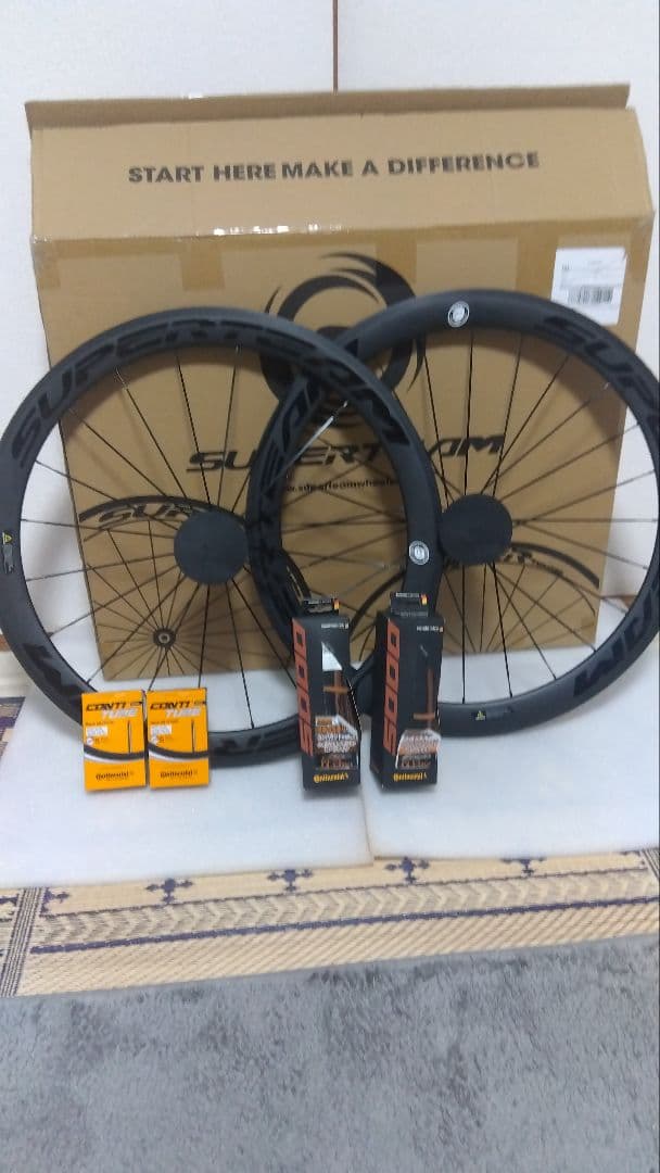 スーパーチーム クリンチャーカーボンホイールセット※値下げ決行