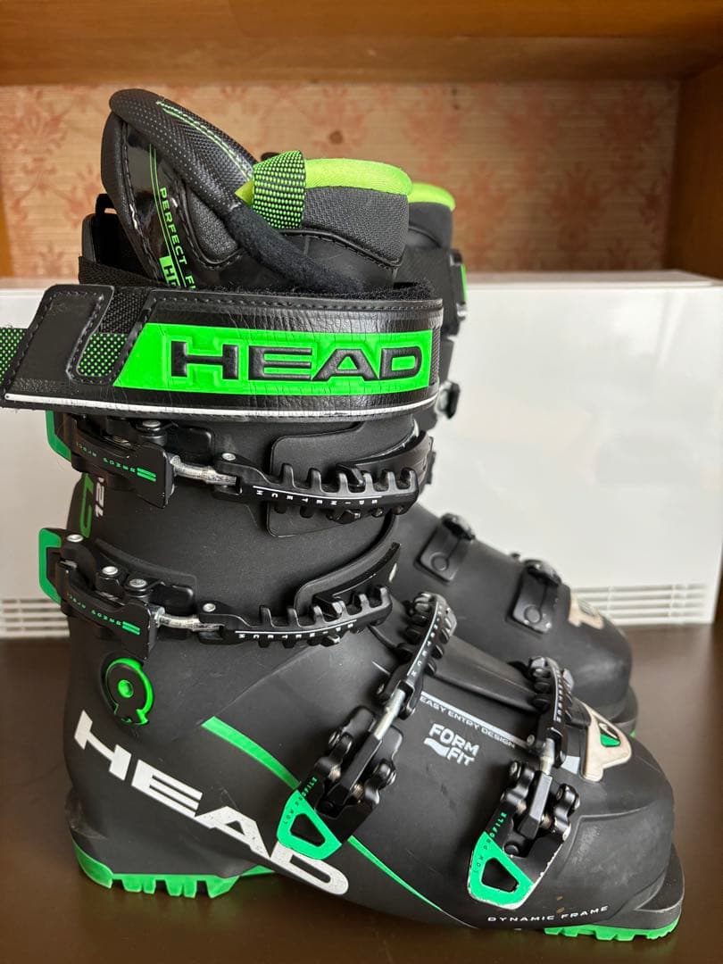 HEAD VECTOR EVO 120スキーブーツです。ブラック/グリーン