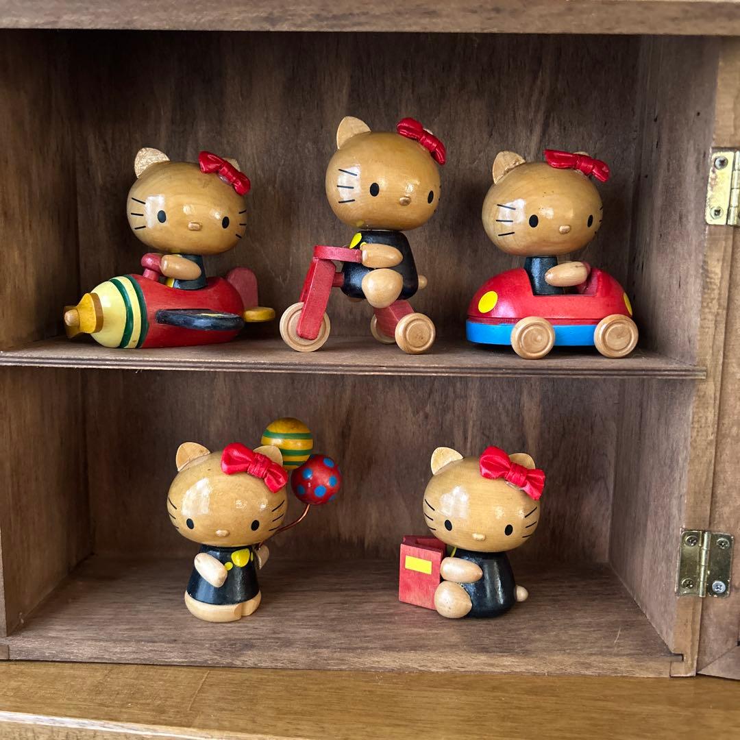 HELLO KITTY ＊木製BOX・人形５個セット＊