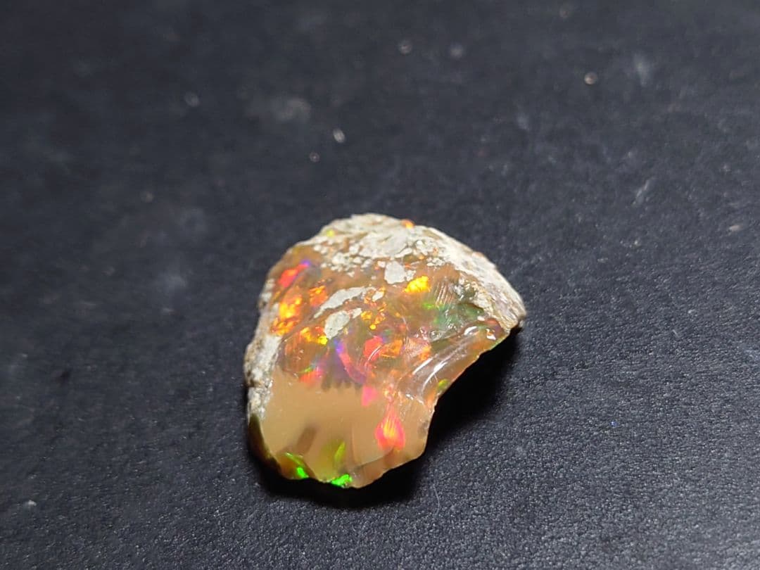 希少　エッグ　エチオピアウェロ産　オパール　原石　鉱物標本　ジュエリーグレード