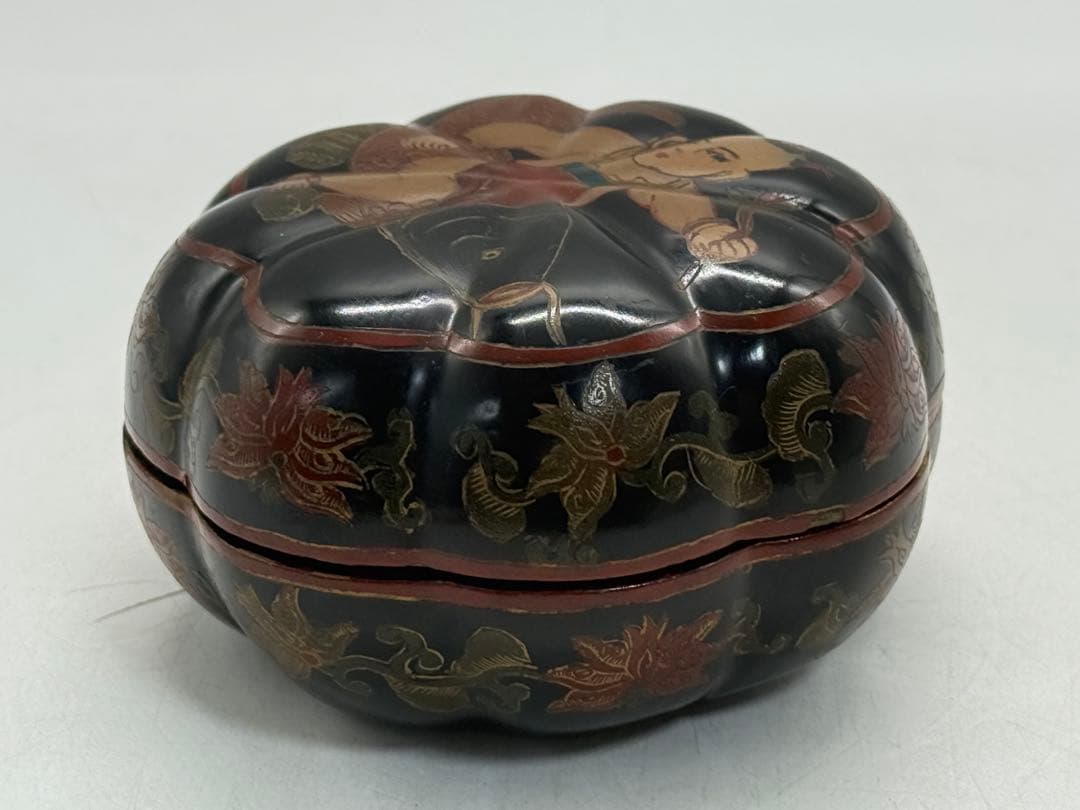 中国　漆器　唐子紋小物入　アンティーク　送料込み250905