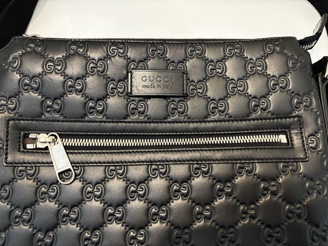 GUCCI ブラック ショルダーバッグ GGパターン