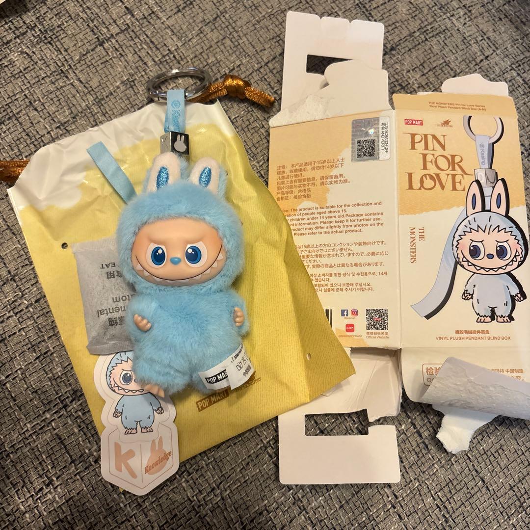 LABUBU PIN FOR LOVE ラブブ　イニシャルキーホルダー K