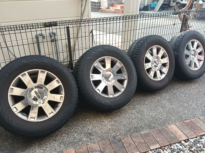 ナビゲーター純正ホイール 6穴　PCD135 純正ホイールにスタッドレスタイヤ