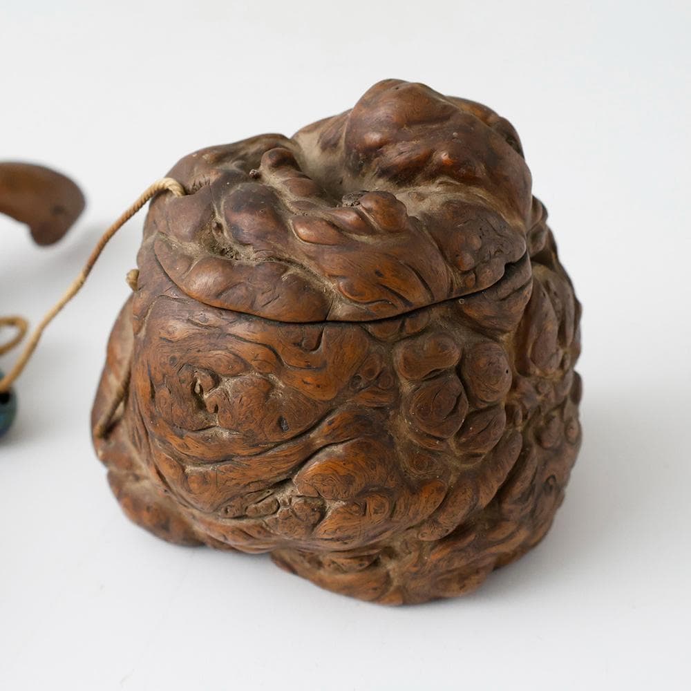 時代 提げ物 塊木瘤木 煙草入れ 螺旋捻り上げ煙管筒 龍図七宝緒締 煙管付 一式