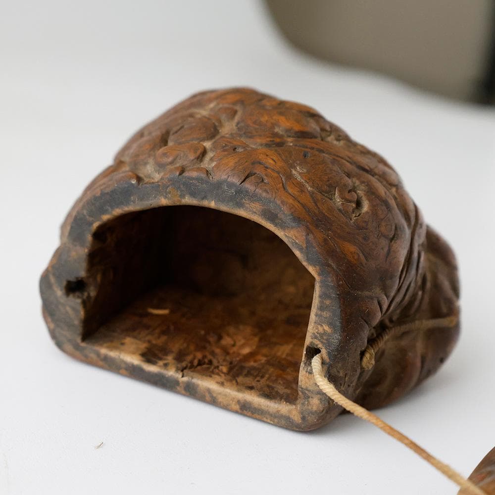 時代 提げ物 塊木瘤木 煙草入れ 螺旋捻り上げ煙管筒 龍図七宝緒締 煙管付 一式