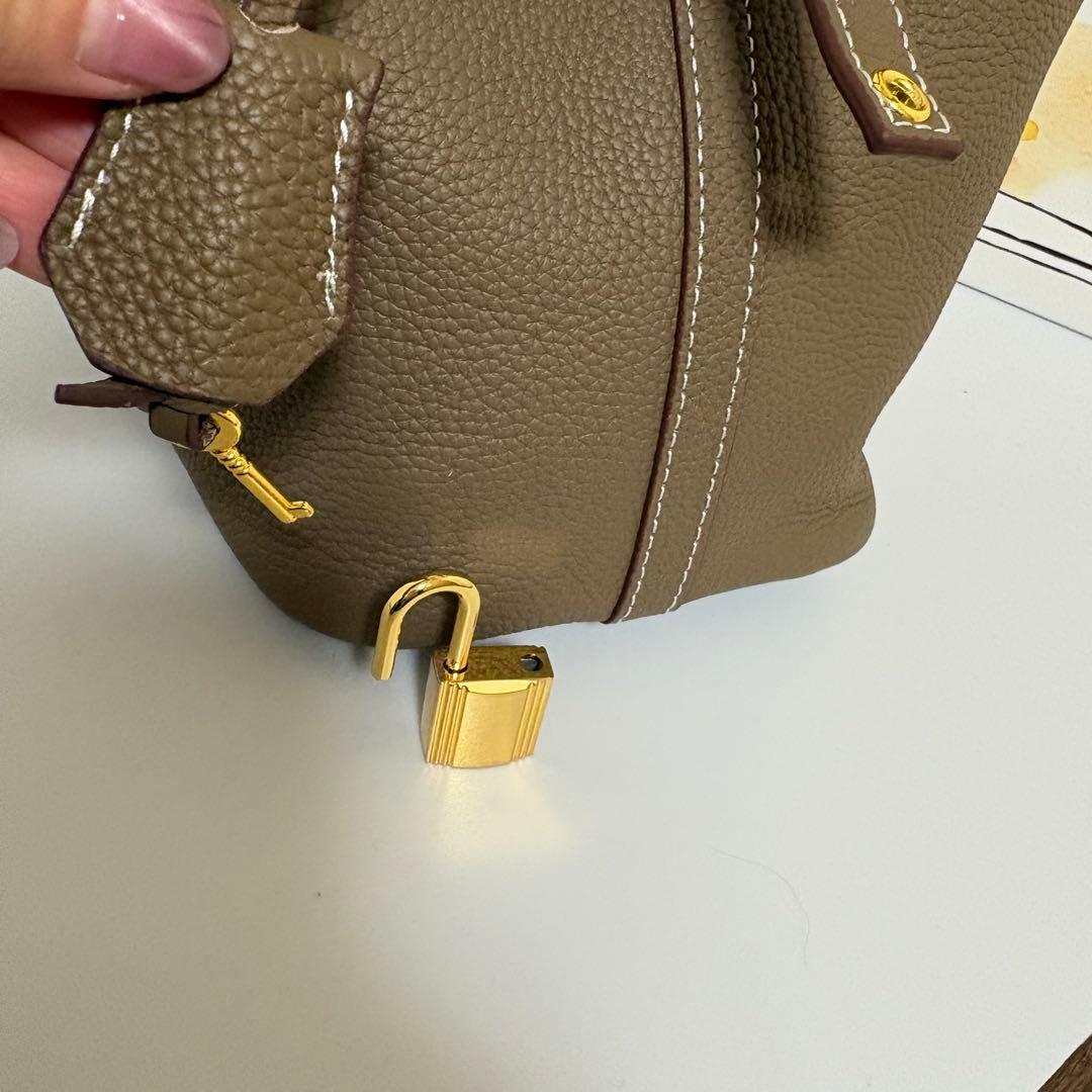 未使用品☆本革キューブバッグ グレージュ インナーバッグ付き　南京錠