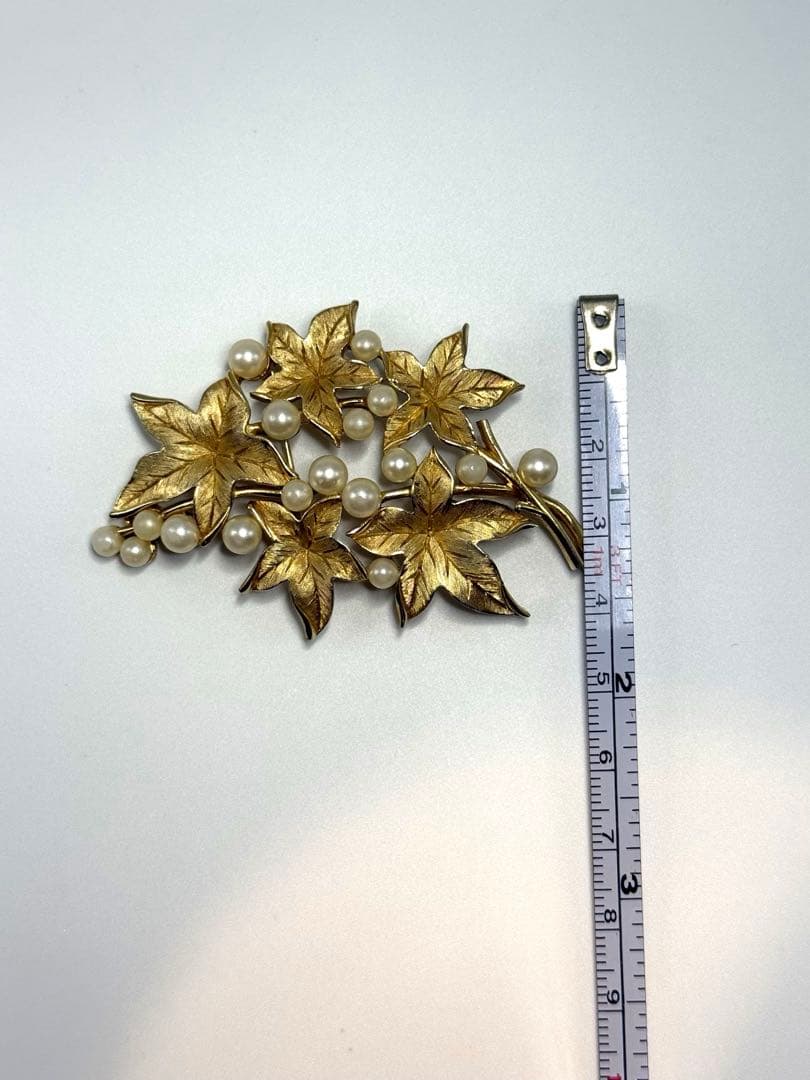 lotuscloud 2534⭐️TRIFARI トリファリヴィンテージブローチ