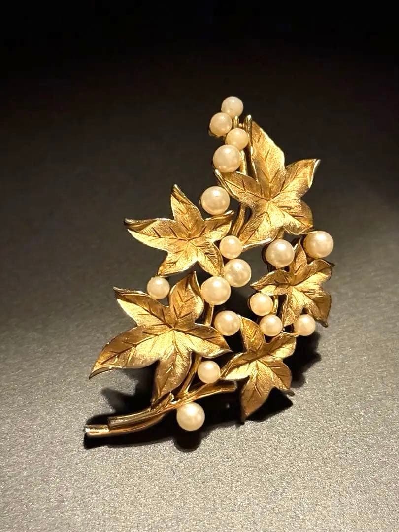 lotuscloud 2534⭐️TRIFARI トリファリヴィンテージブローチ