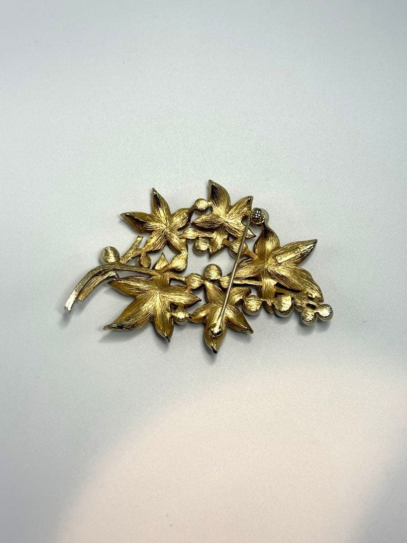 lotuscloud 2534⭐️TRIFARI トリファリヴィンテージブローチ