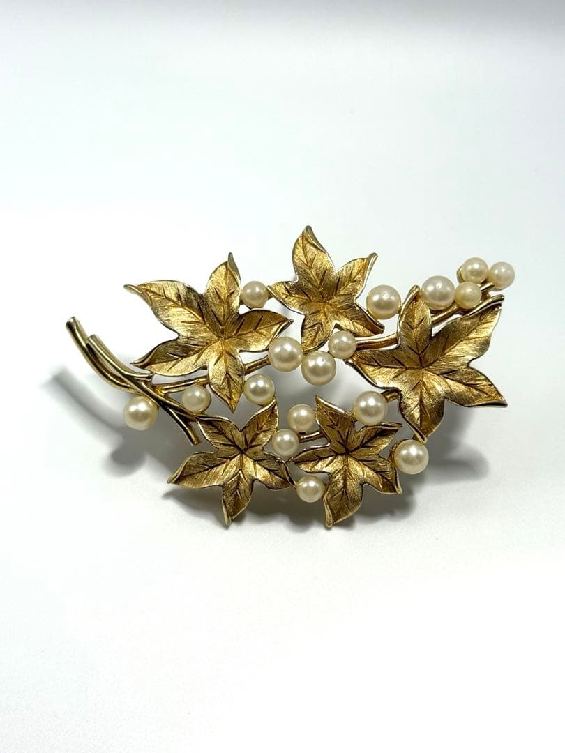 lotuscloud 2534⭐️TRIFARI トリファリヴィンテージブローチ