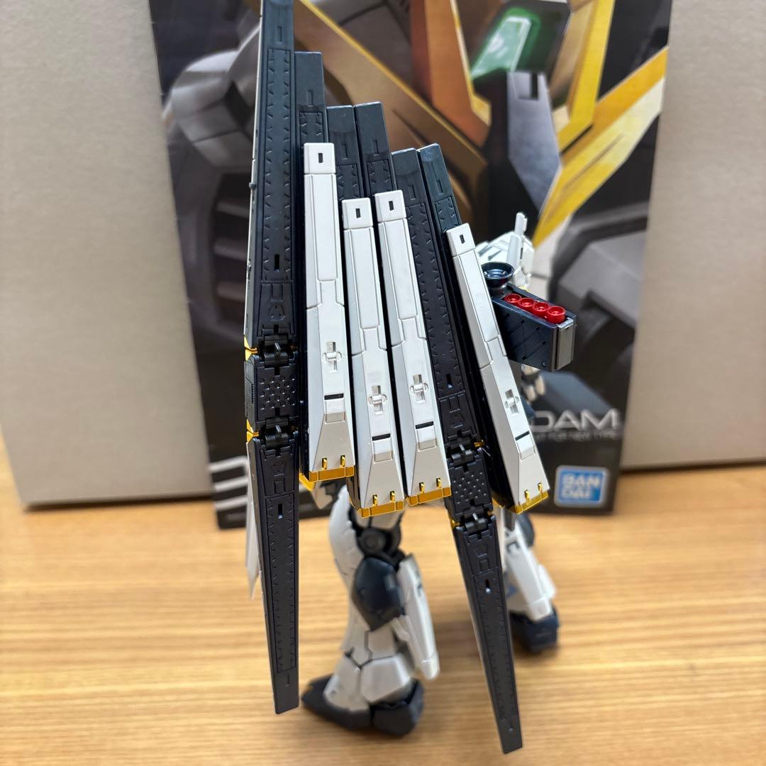 RGνガンダム チタニウムフィニッシュ サザビー スペシャルコーティング 完成品