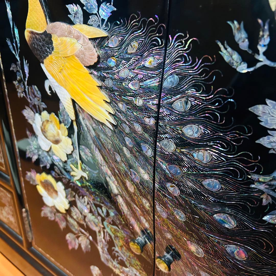 螺鈿細工キャビネット　箪笥　高級家具　孔雀　鶴　月　動物柄　韓国　中国　民芸家具