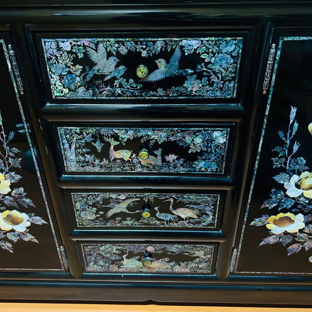 螺鈿細工キャビネット　箪笥　高級家具　孔雀　鶴　月　動物柄　韓国　中国　民芸家具