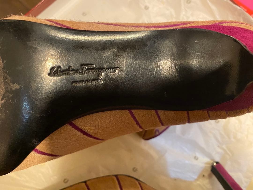 ミ*イ様 フェラガモ　ベージュ&フューシャピンクショートブーツ(実家保管品)