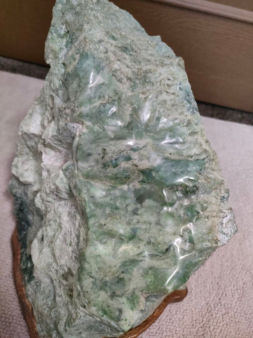 大型逸品！【日高翡翠】極上１７kg 原石 鑑賞石 天然石 標本石 国産鉱物