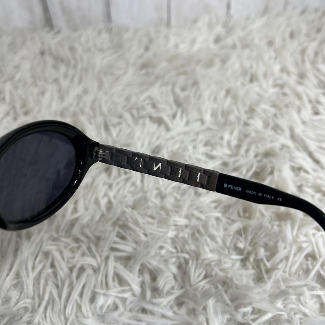 FENDI フェンディ サングラス ケース付　ロゴ　ブラック　シルバー