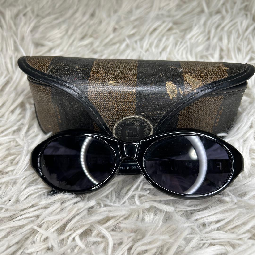 FENDI フェンディ サングラス ケース付　ロゴ　ブラック　シルバー