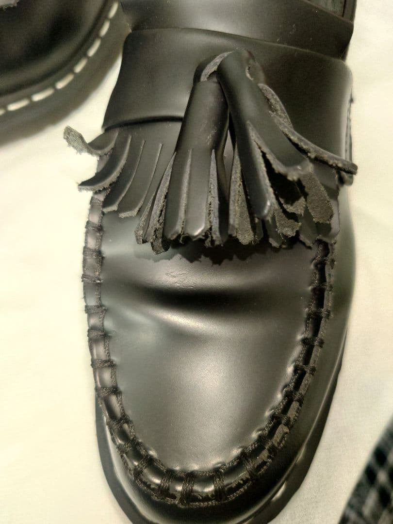 ドクターマーチン　エイドリアン　タッセル付き黒レザーローファー　白ステッチ