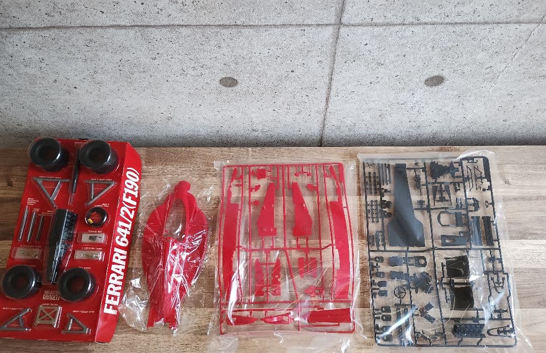 フェラーリFerrari 641/2 (F190) 1/12スケール プラモデル