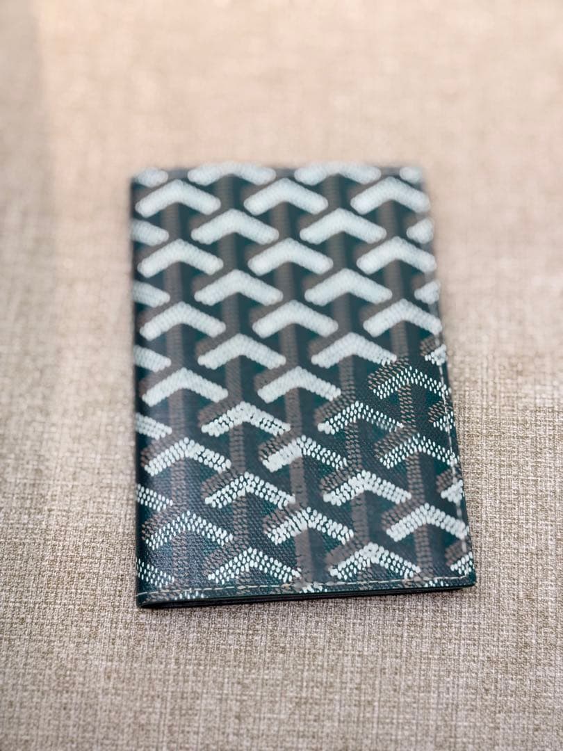 ゴヤールのパスポートケース