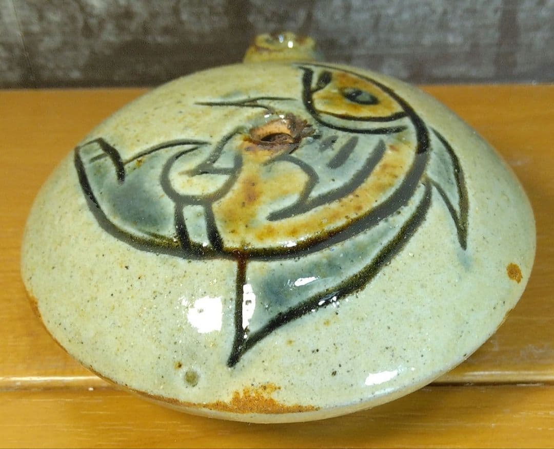 人間国宝 金城次郎 壷屋焼水滴 栞 共箱 美品 壺屋焼 魚紋水滴 やちむん