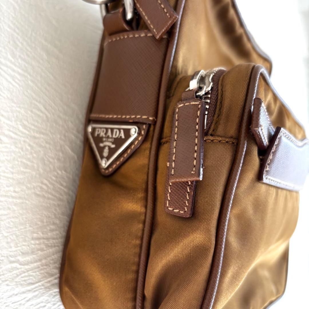 PRADA ナイロン 三角ロゴ　ワンショルダーバッグ ブラウン