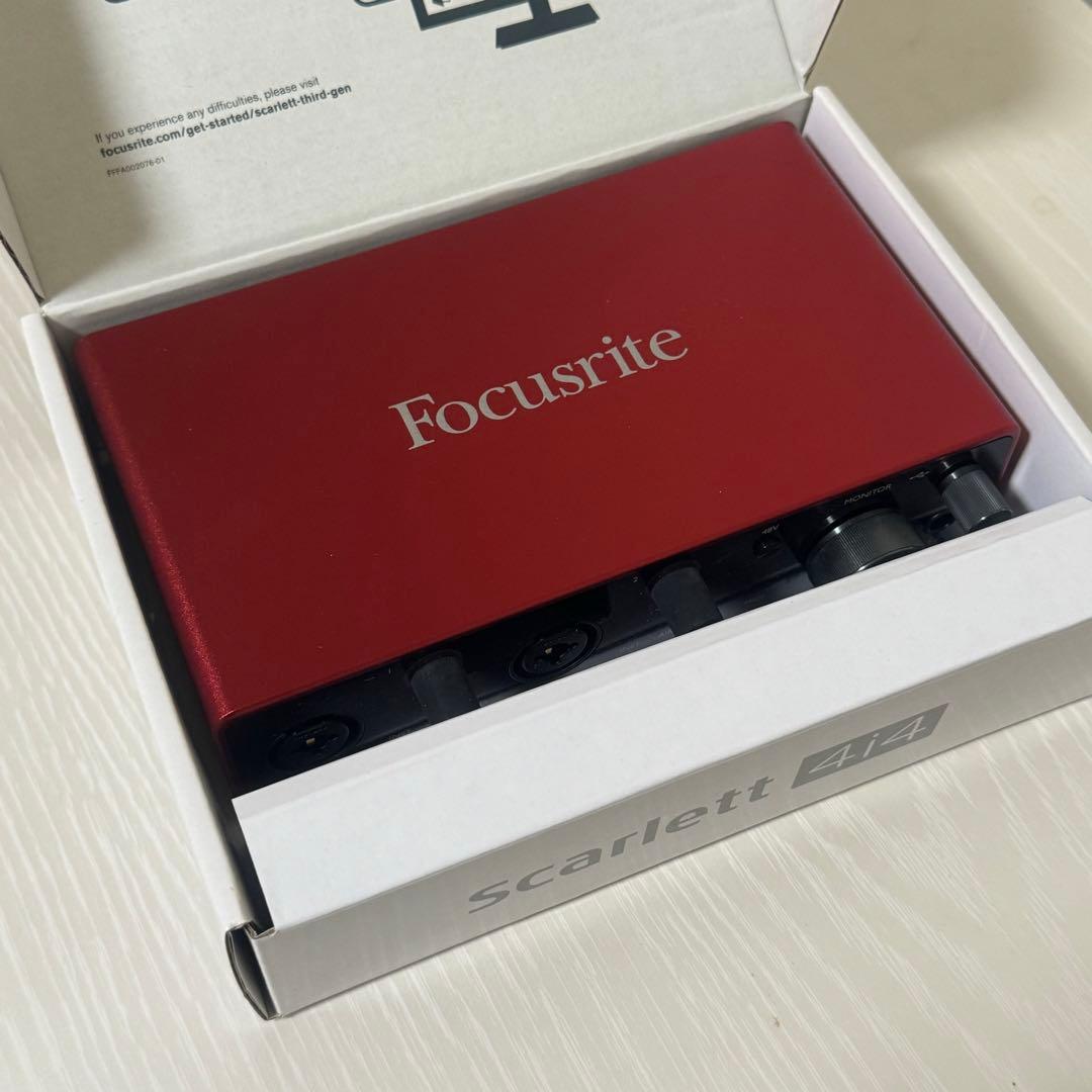 Focusrite Scarlett 4i4 オーディオインターフェイス