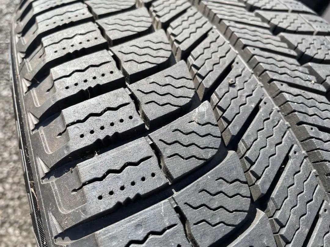 走行3千キロ未満 スタッドレスセットベンツCクラス Aクラス