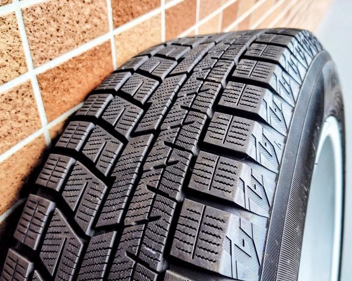 中古4本セット☆フォルクスワーゲン純正アルミホイール16インチ☆スタッドレス付き