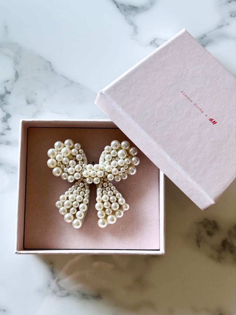 Simone Rocha x  パールリボンブローチ