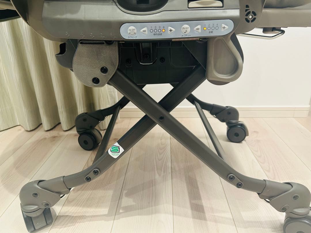 《美品》コンビ　ネムリラ コードレス AUTO SWING 【替えシート付】