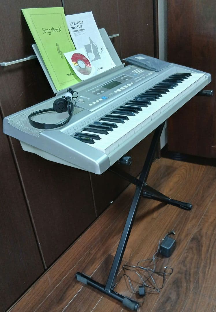 【カシオ】CTK-810 電子キーボード61鍵盤【付属品完備・Xスタンド付】