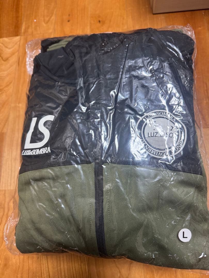 新品　最終値下げ　Lサイズ Luz eSombra2021FW カーキ上・下