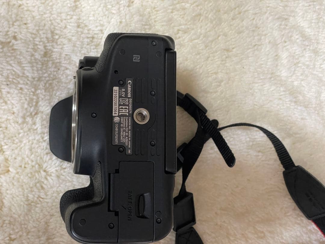 Canon EOS Kiss X8i ボディ 単焦点レンズ　動作確認済み