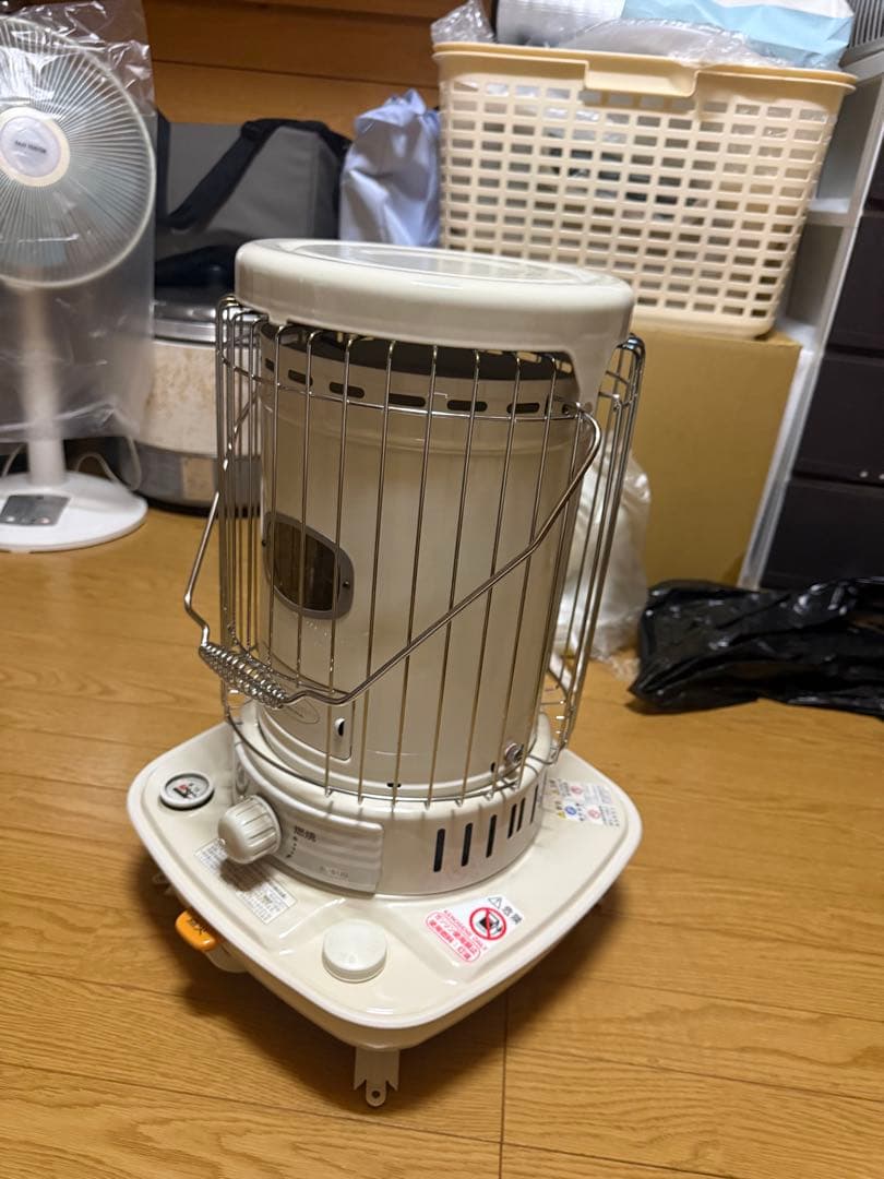 コロナ　石油ファンヒーター ホワイト 安全ガード付き