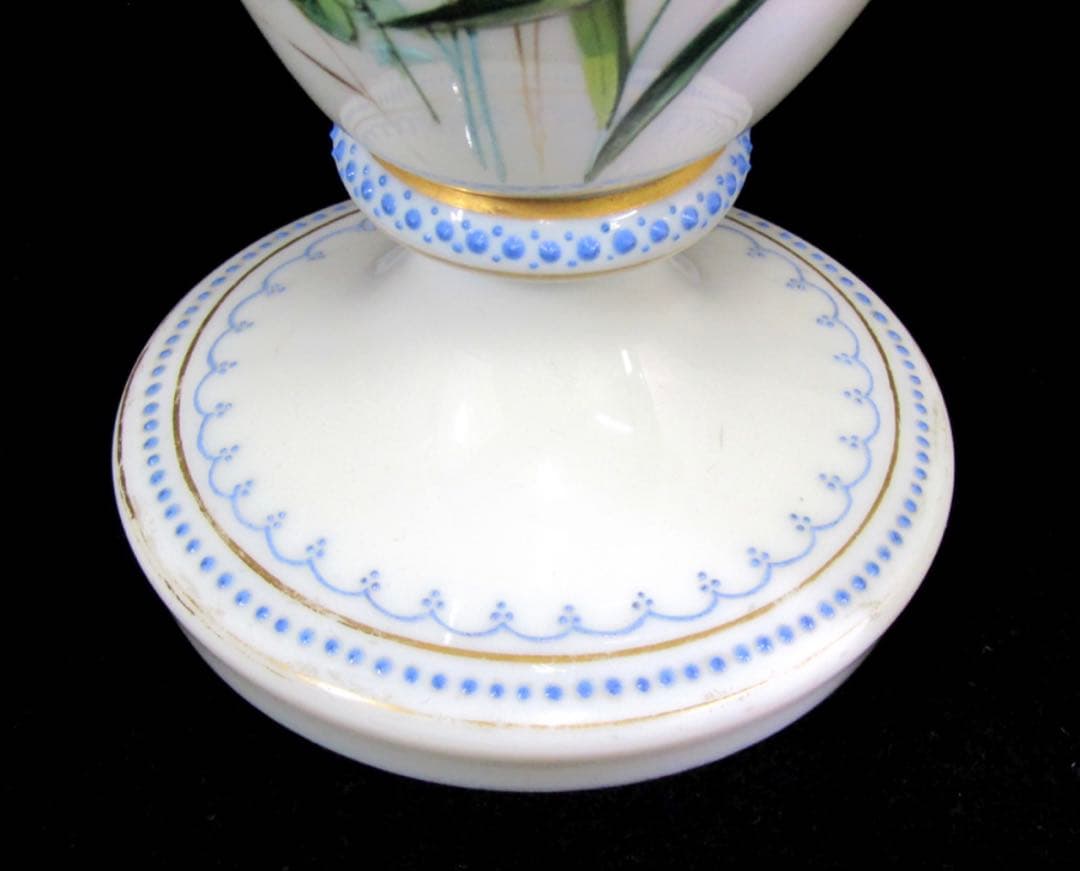 アンティーク フラワーベース 花瓶 ミルクガラス ヴァセリンガラス 草花 蝶