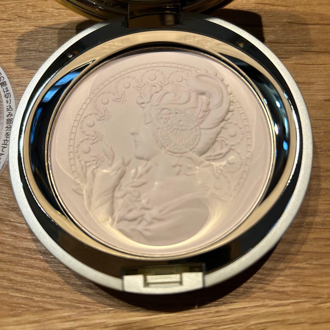 カネボウ　ミラノコレクション フェースアップパウダー2025