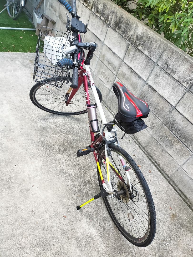 愛媛県受取限定、クロスバイク 赤と白 前カゴ付き