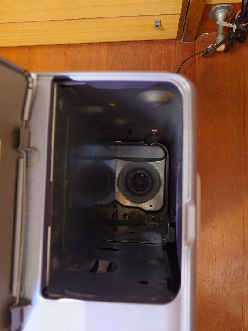 １番小さなタイプのダイニチ 石油ブルーヒーター。