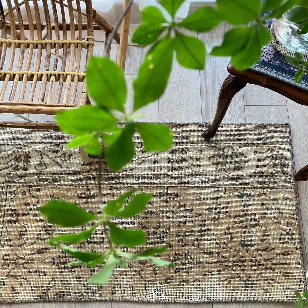 キャラメルベージュ55×119✳︎フラワー　L字デザイン　トルコヴィンテージラグ