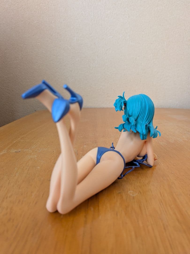 ドラゴンボールブルマ フィギュア 　（水着　ブルーver）