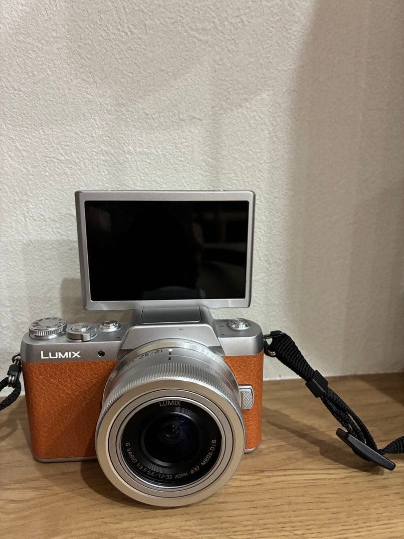 Panasonic DMC-GF7W ミラーレス一眼カメラ