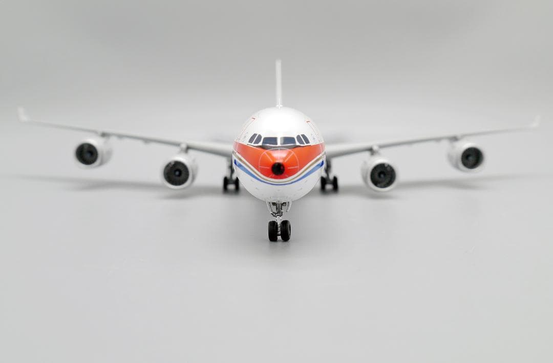 中国東方航空 A340-600 B-6052 1/200