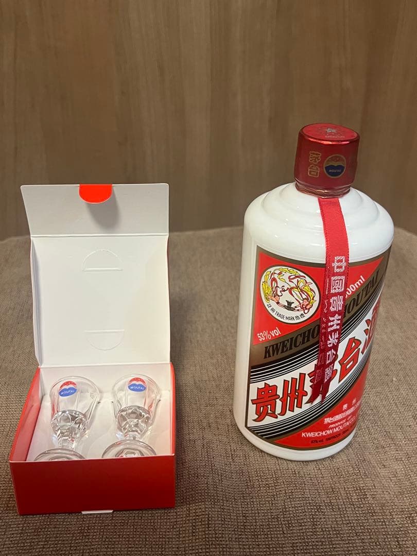 マオタイ　Kweichow Moutai 500ml ショットグラス付き